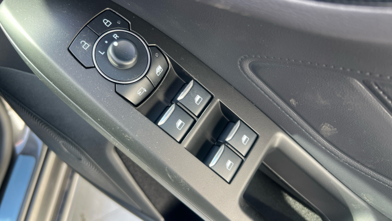 Ford Focus 1.0 EcoBoost Hybrid mHEV 155 ST-Line X Ed 5dr Auto Petrol Hatchback